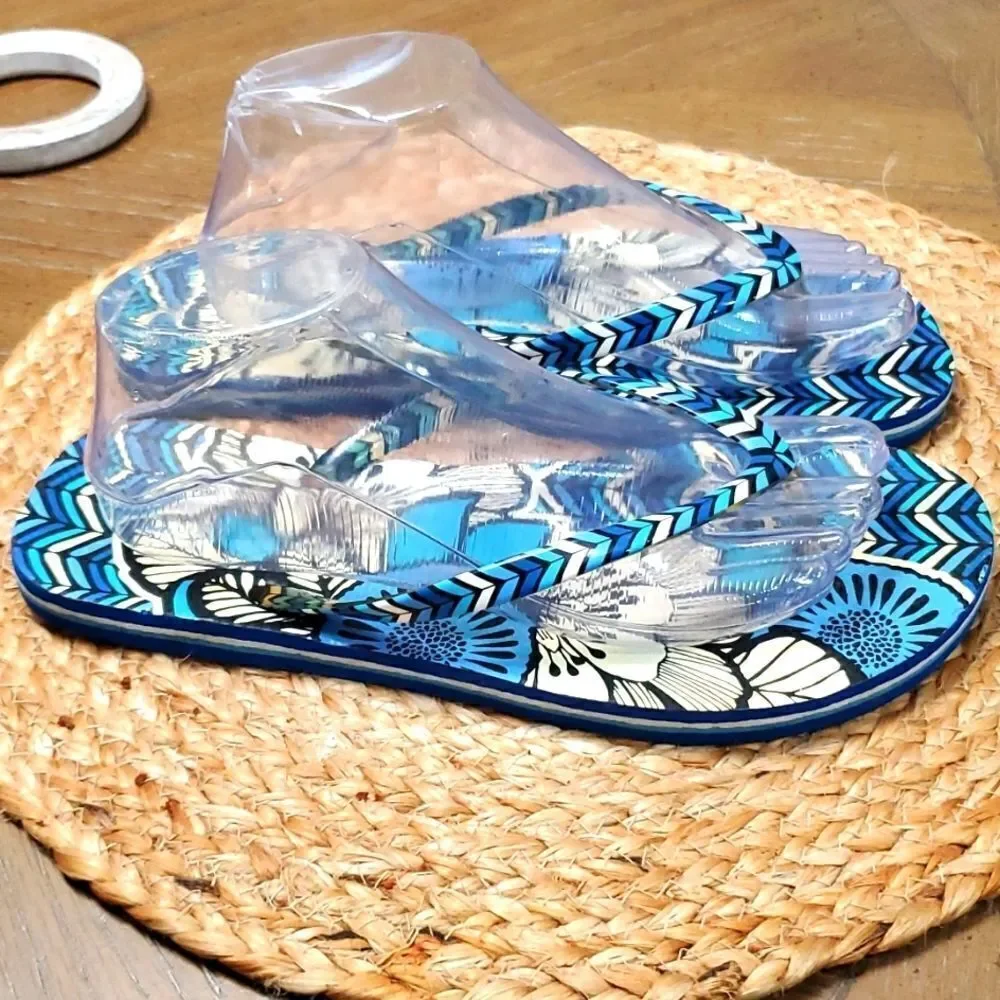 Vera Bradley Blue Floral Flip Flops (L, 9-10)